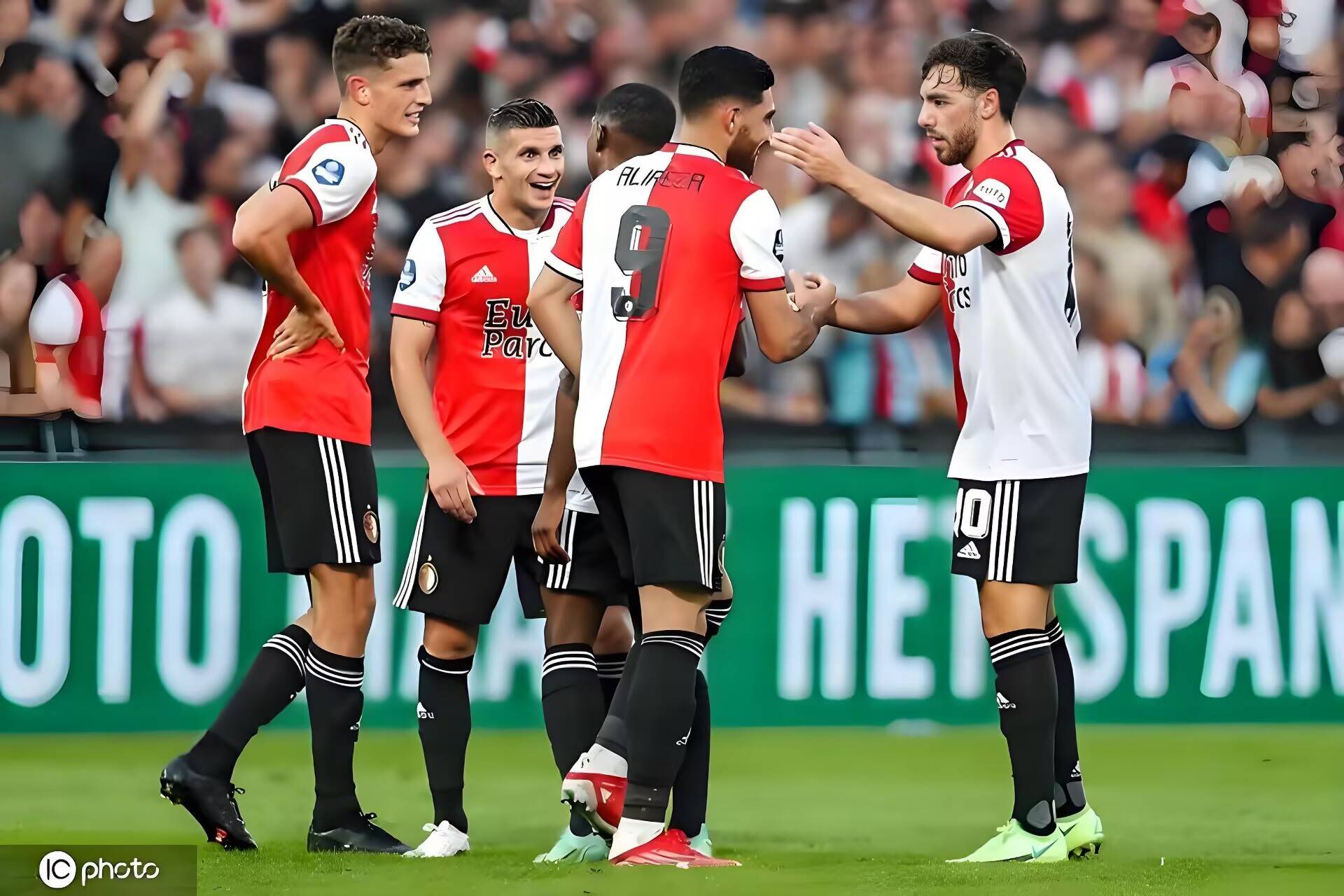 包含今夜费耶诺德调整名单以备荷甲新疆广汇迎社区盾关键赛，网友：西亚卡姆连续十二场比赛得分超过败北的词条